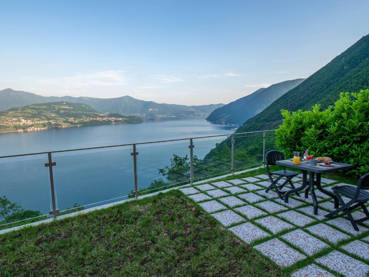 Taormina With Garden, Swimming Pool And Lake View Parzanica Exterior foto