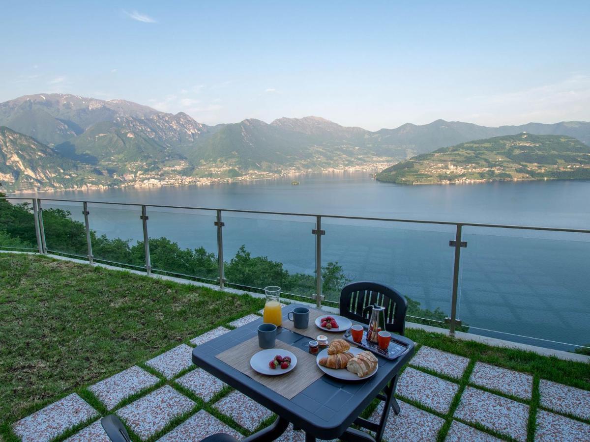 Taormina With Garden, Swimming Pool And Lake View Parzanica Exterior foto